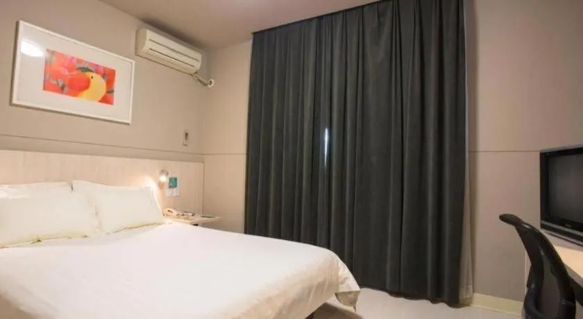Bed in Jinjiang Inn Beijing Huairou Qingchun Road Wanda Plaza