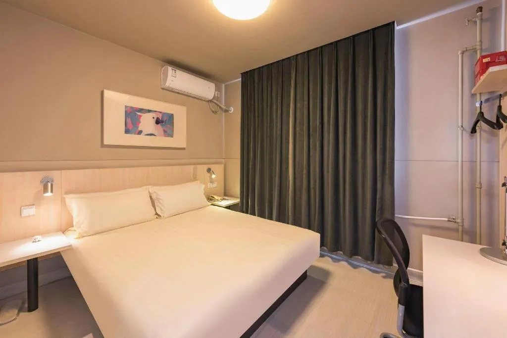 Bed in Jinjiang Inn Beijing Huairou Qingchun Road Wanda Plaza