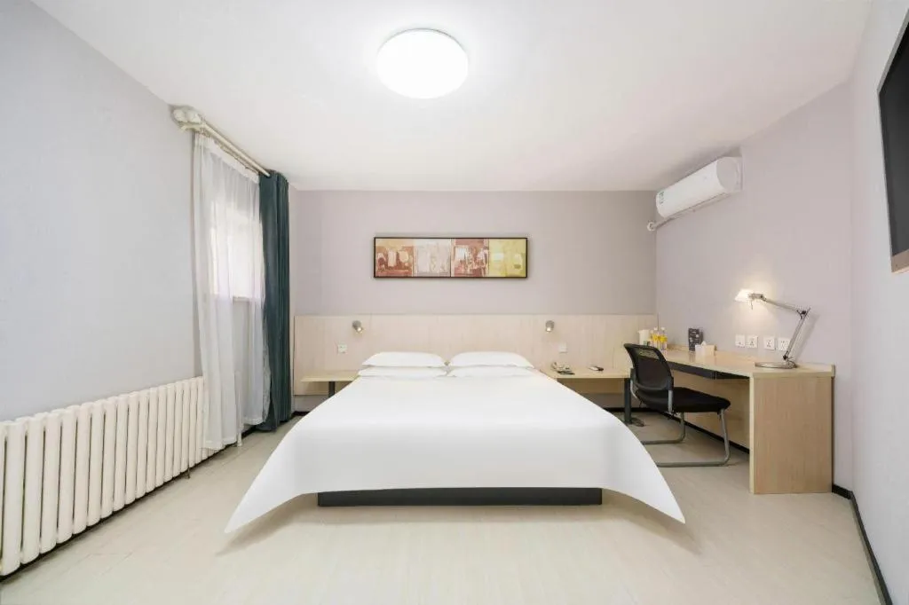 Bed in Jinjiang Inn Dalian Development Zone Jinma Road Light Railway Station