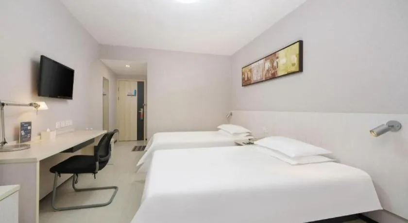 Bed in Jinjiang Inn Dalian Development Zone Jinma Road Light Railway Station