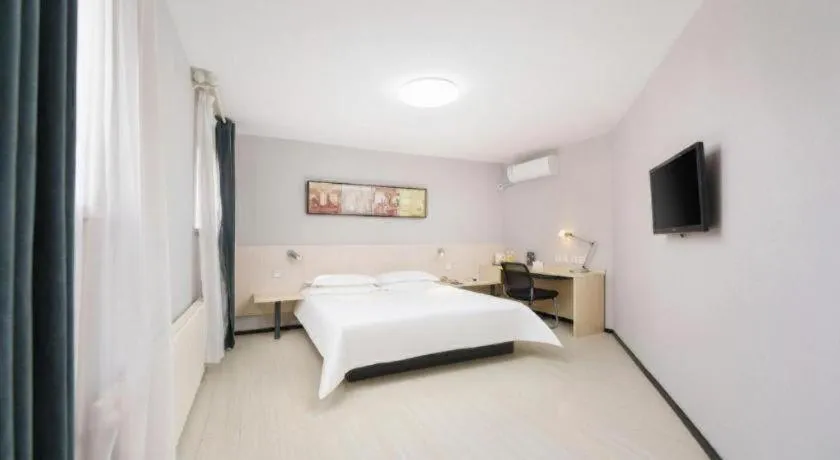 Bed in Jinjiang Inn Dalian Development Zone Jinma Road Light Railway Station