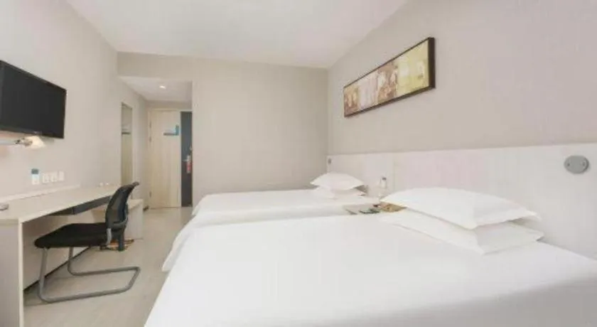 Bed in Jinjiang Inn Dalian Development Zone Jinma Road Light Railway Station