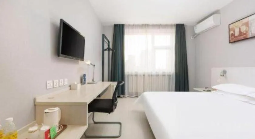 Bed in Jinjiang Inn Dalian Development Zone Jinma Road Light Railway Station