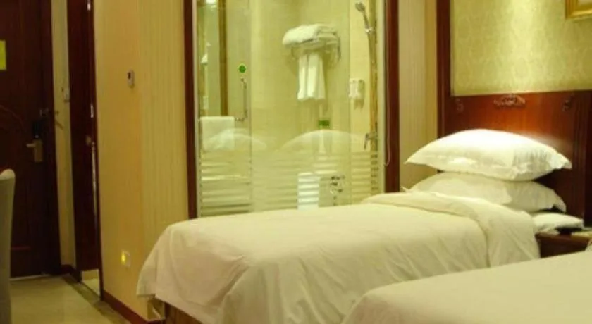 Bed in Shanghai Jinghang Hotel