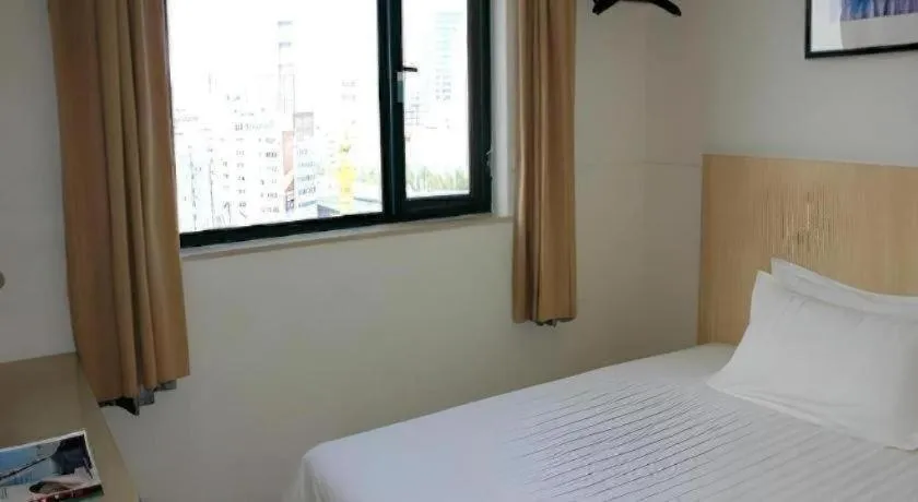 Bed in Jinjiang Inn Hangzhou Xihu Avenue Branch