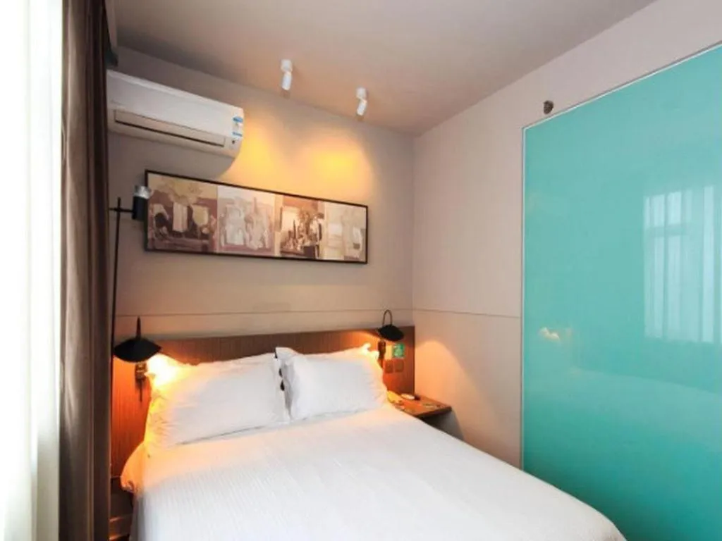Bed in Jinjiang Inn Hangzhou Xihu Avenue Branch