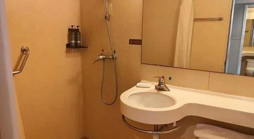 Jinjiang Inn Zhengzhou Railway Station Erqi Square Metro Station