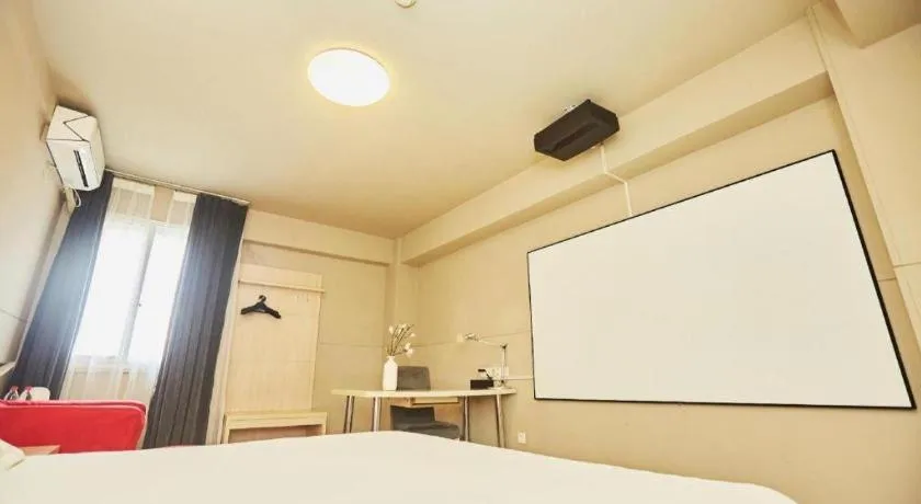 Bed in Jinjiang Inn Zhengzhou Railway Station Erqi Square Metro Station