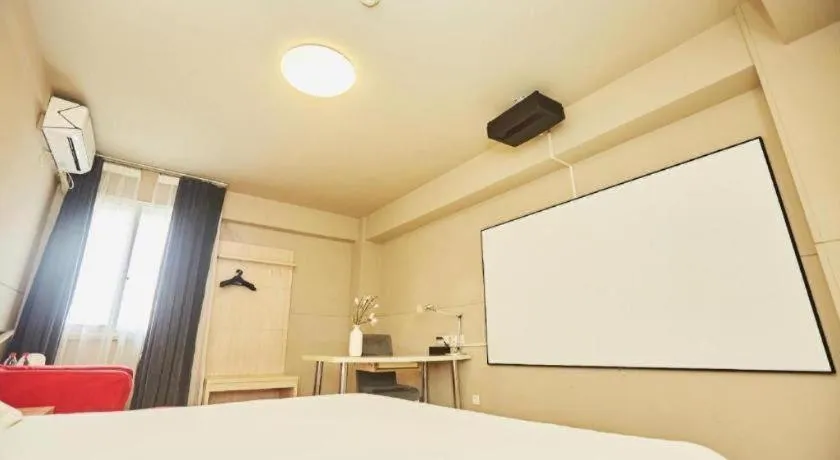 Bed in Jinjiang Inn Zhengzhou Railway Station Erqi Square Metro Station