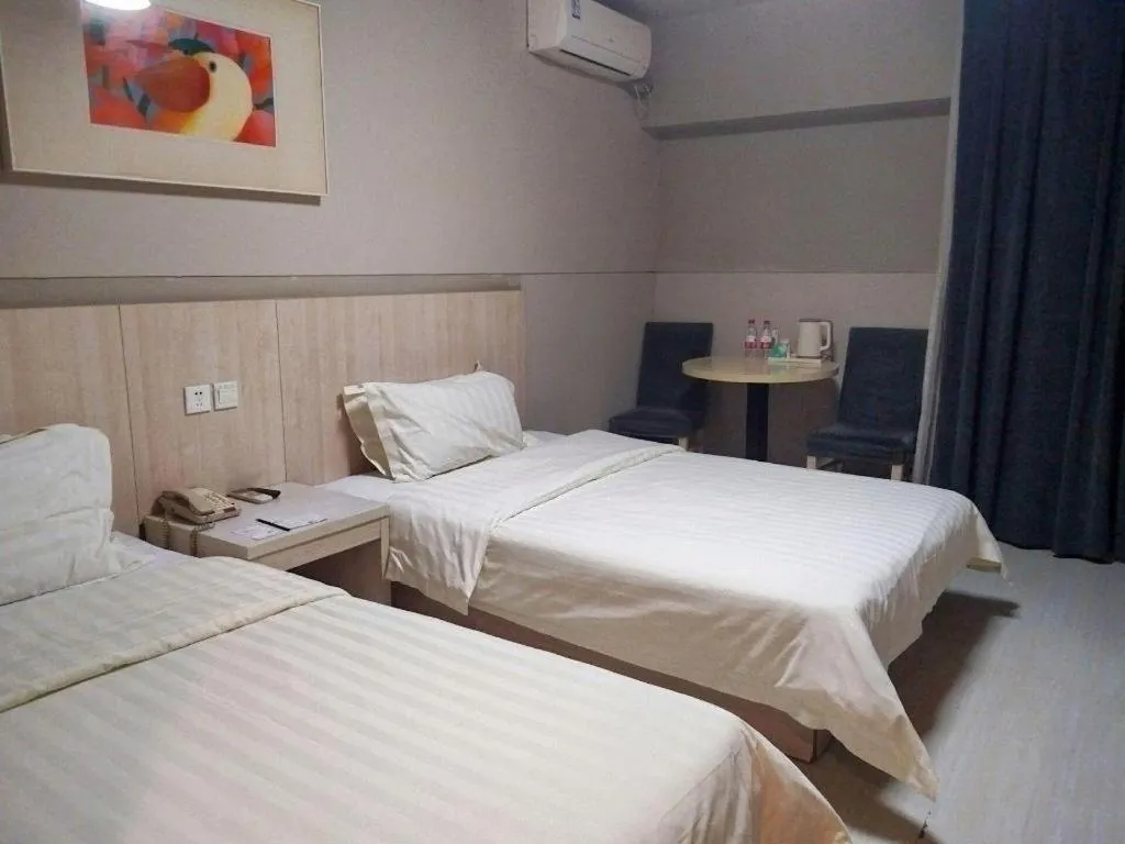 Bed in Jinjiang Inn Zhengzhou Railway Station Erqi Square Metro Station