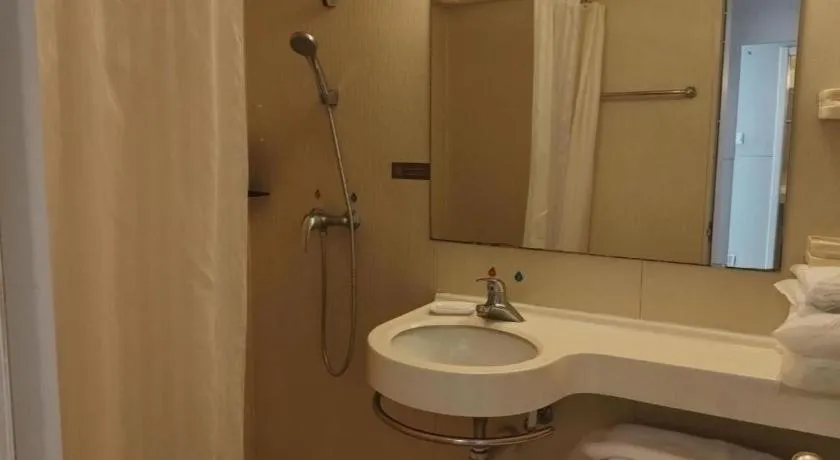 Jinjiang Inn Zhengzhou Railway Station Erqi Square Metro Station