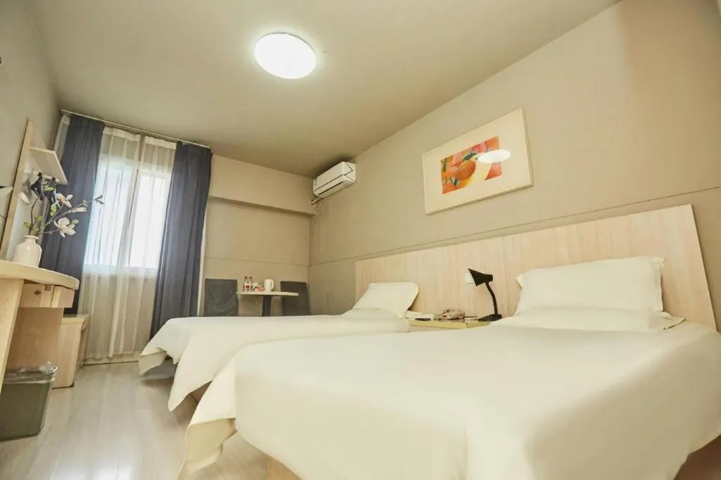 Bed in Jinjiang Inn Zhengzhou Railway Station Erqi Square Metro Station