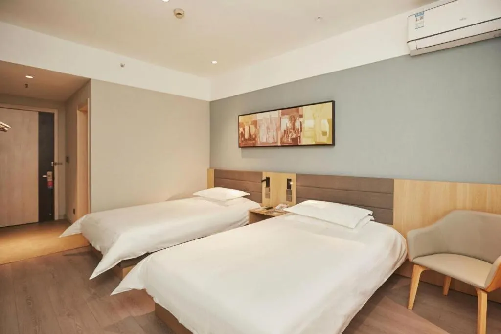 Bed in Jinjiang Inn Zhengzhou Railway Station Erqi Square Metro Station