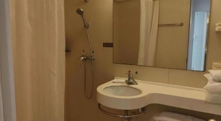 Jinjiang Inn Zhengzhou Railway Station Erqi Square Metro Station