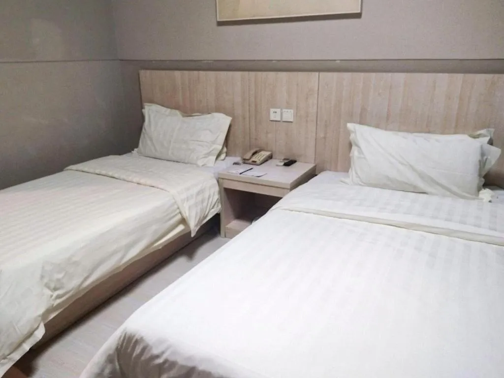Bed in Jinjiang Inn Zhengzhou Railway Station Erqi Square Metro Station