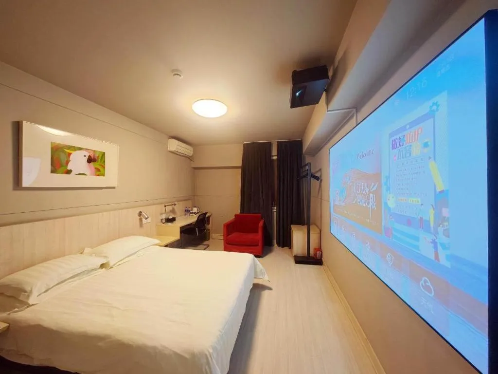 Bed in Jinjiang Inn Zhengzhou Railway Station Erqi Square Metro Station