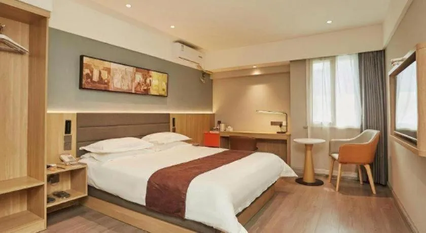 Bed in Jinjiang Inn Zhengzhou Railway Station Erqi Square Metro Station