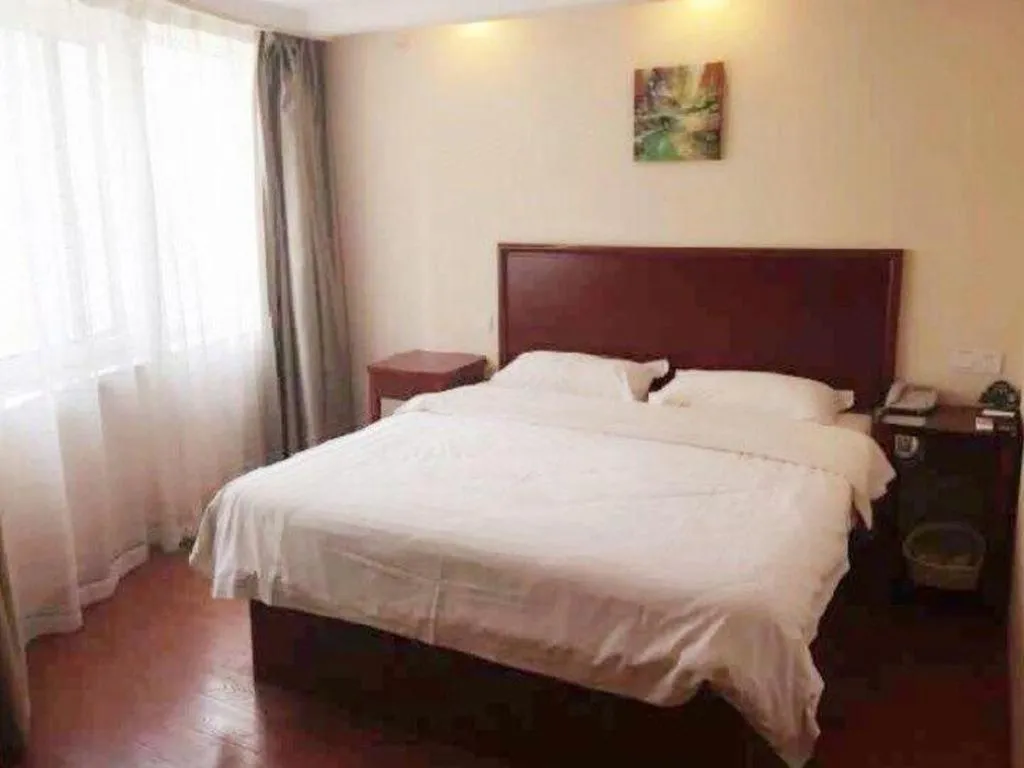 Bed in GreenTree Inn Huaian Lianshui Jindi International Garden Business Hotel