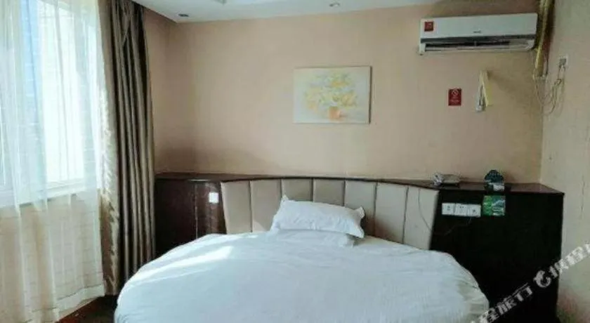 Bed in GreenTree Inn Huaian Lianshui Jindi International Garden Business Hotel