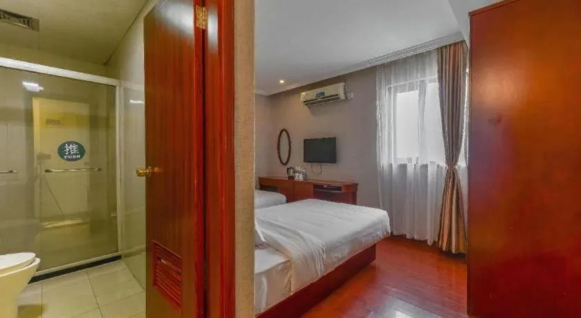 Bed in GreenTree Inn Shanghai South Railway Station Xujiahui Stadium Subway Station Shell Hotel