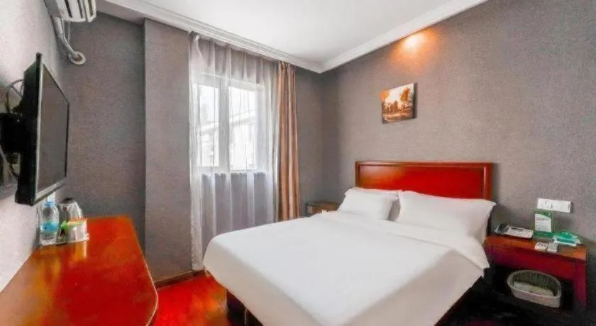 Bed in GreenTree Inn Shanghai South Railway Station Xujiahui Stadium Subway Station Shell Hotel