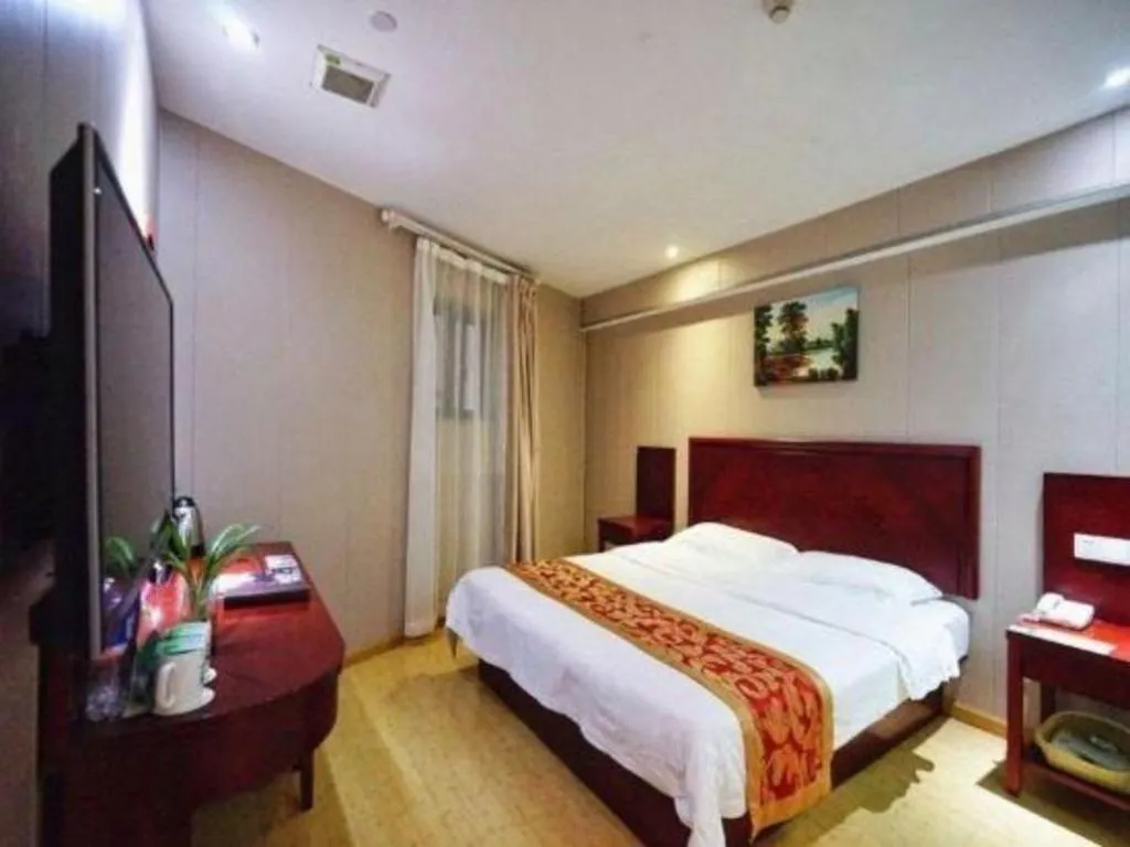 Bed in GreenTree Inn Shanghai South Railway Station Xujiahui Stadium Subway Station Shell Hotel