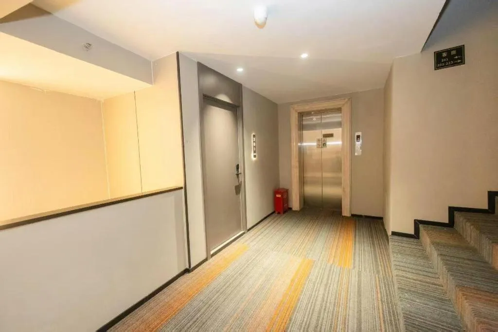 GreenTree Inn Shanghai South Railway Station Xujiahui Stadium Subway Station Shell Hotel