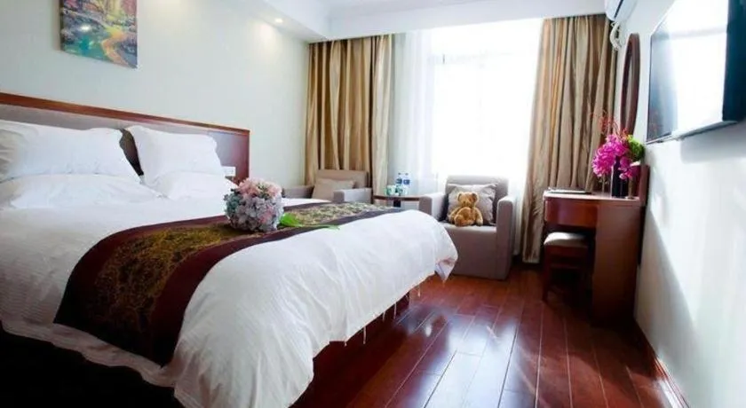 Bed in GreenTree Inn Shanghai South Railway Station Xujiahui Stadium Subway Station Shell Hotel