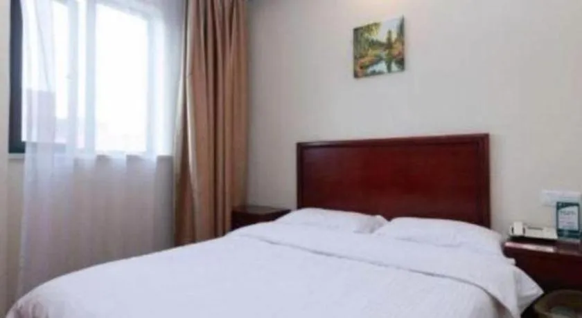 Bed in GreenTree Inn Shanghai South Railway Station Xujiahui Stadium Subway Station Shell Hotel