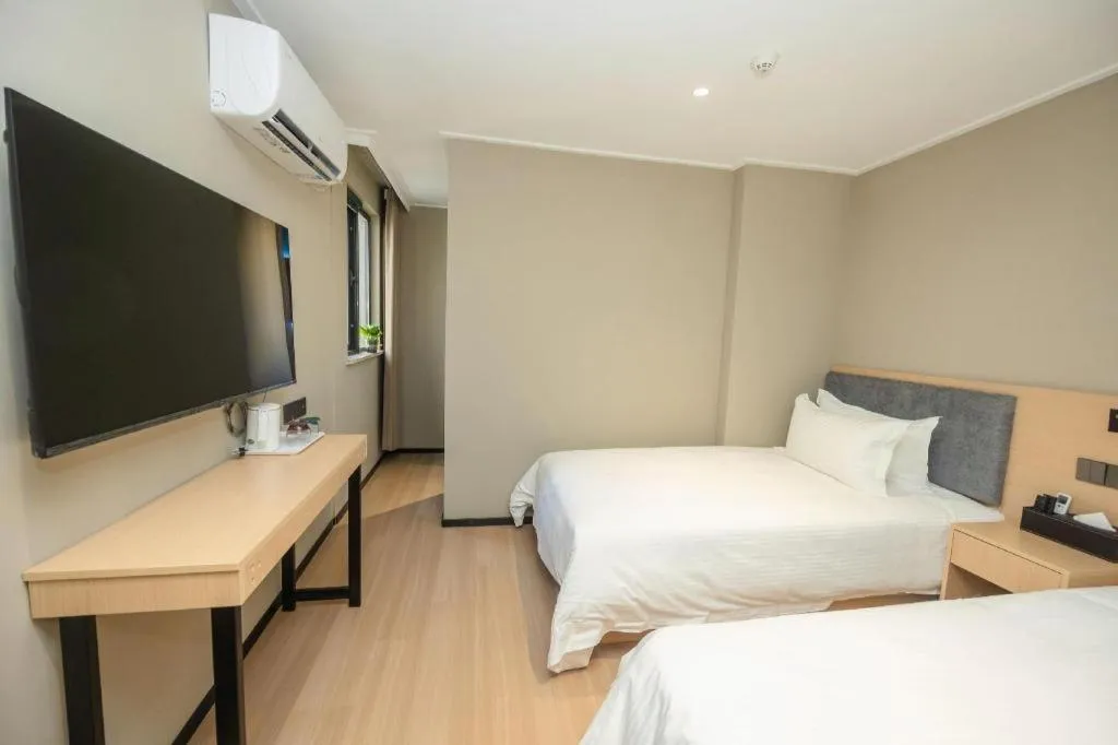 Bed in GreenTree Inn Shanghai South Railway Station Xujiahui Stadium Subway Station Shell Hotel