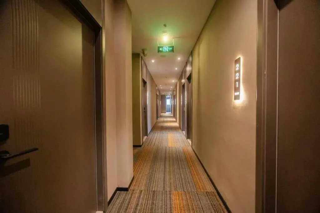 GreenTree Inn Shanghai South Railway Station Xujiahui Stadium Subway Station Shell Hotel