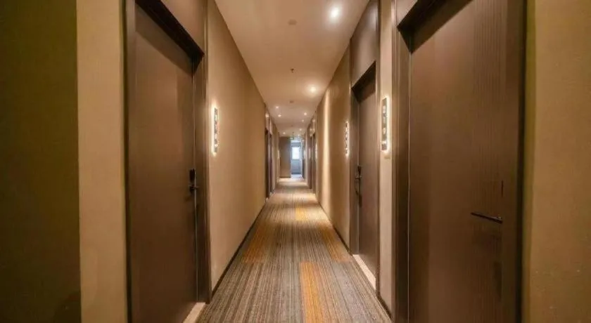 GreenTree Inn Shanghai South Railway Station Xujiahui Stadium Subway Station Shell Hotel