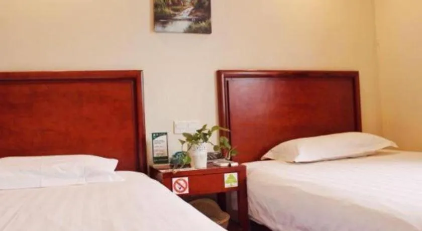 Bed in GreenTree Inn Shanghai South Railway Station Xujiahui Stadium Subway Station Shell Hotel