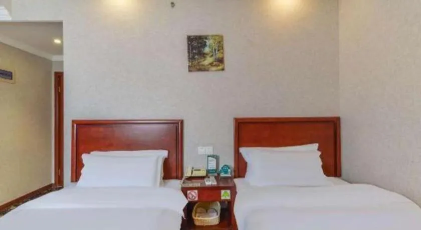 Bed in GreenTree Inn Shanghai South Railway Station Xujiahui Stadium Subway Station Shell Hotel