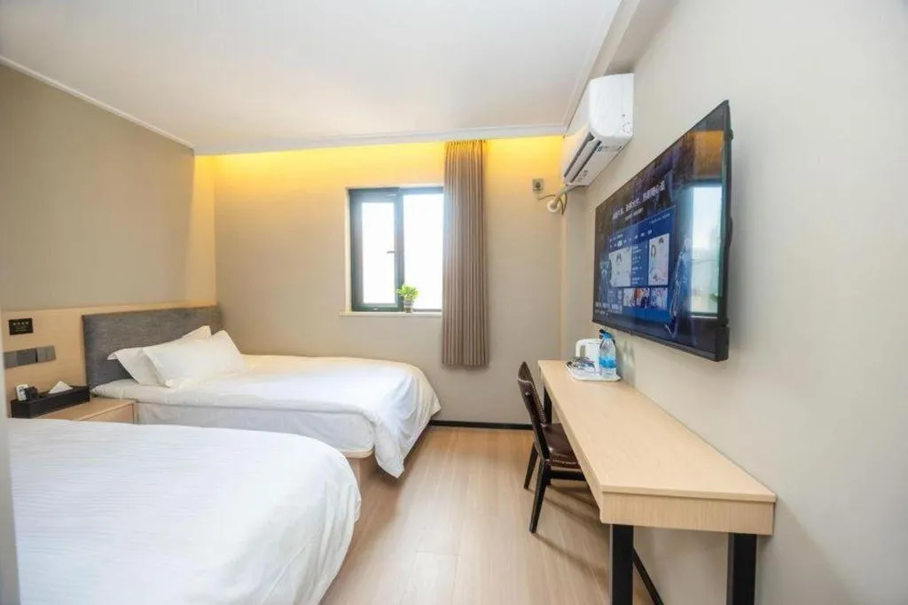 Bed in GreenTree Inn Shanghai South Railway Station Xujiahui Stadium Subway Station Shell Hotel