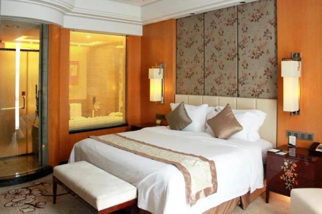 Bed in Zhangjiagang Zhonglian GDH International Hotel