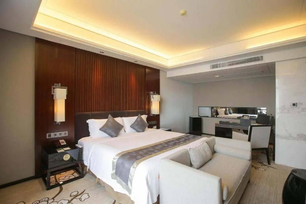 Bed in Zhangjiagang Zhonglian GDH International Hotel