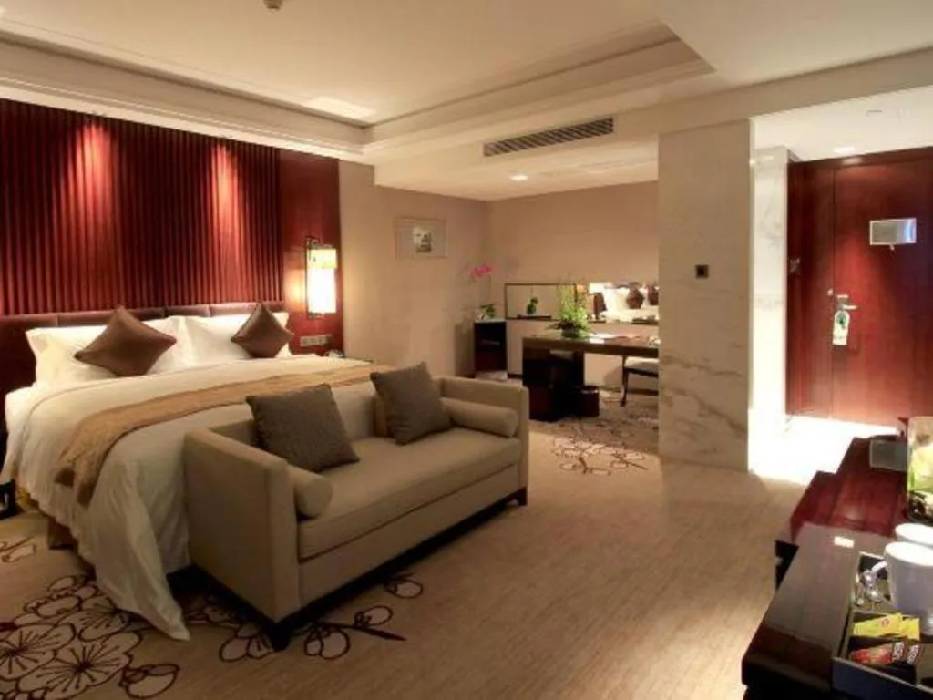 Bed in Zhangjiagang Zhonglian GDH International Hotel