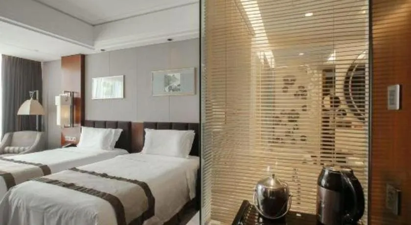 Bed in Zhangjiagang Zhonglian GDH International Hotel