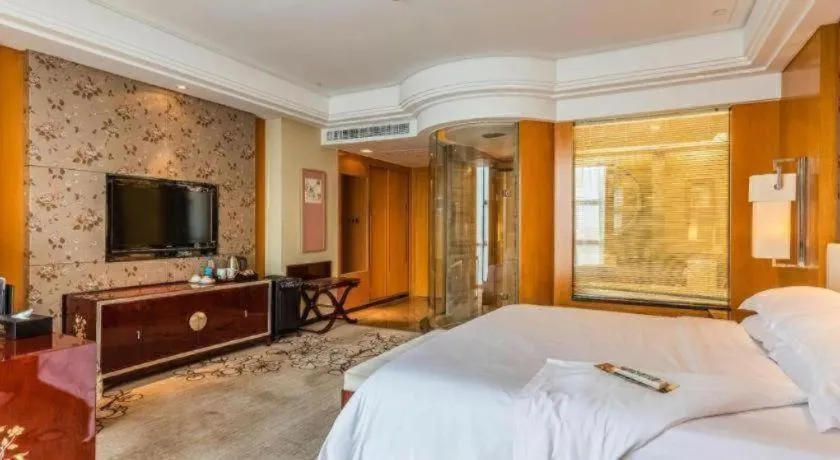 Bed in Zhangjiagang Zhonglian GDH International Hotel