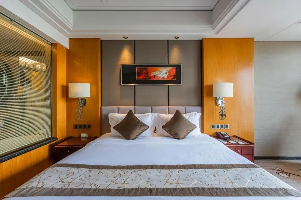 Bed in Zhangjiagang Zhonglian GDH International Hotel