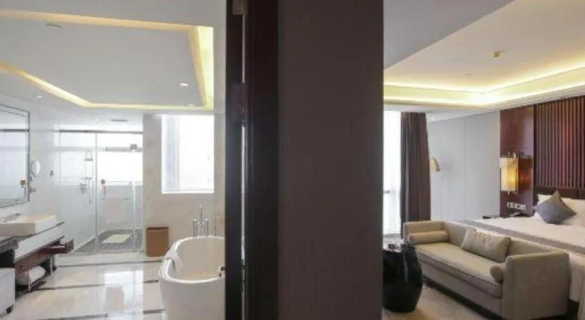 Bed in Zhangjiagang Zhonglian GDH International Hotel