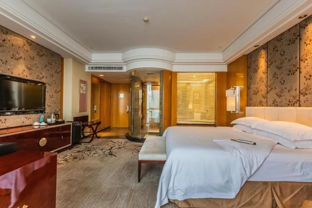 Bed in Zhangjiagang Zhonglian GDH International Hotel