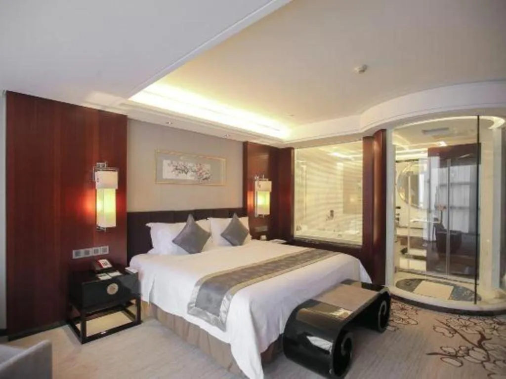 Bed in Zhangjiagang Zhonglian GDH International Hotel