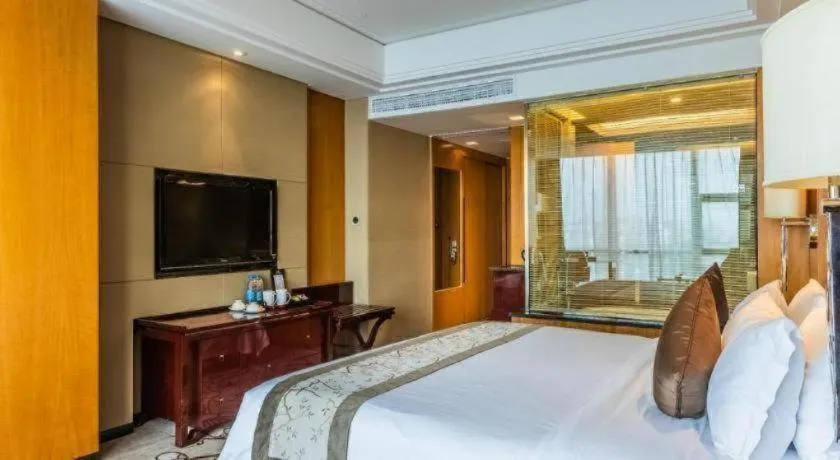 Bed in Zhangjiagang Zhonglian GDH International Hotel