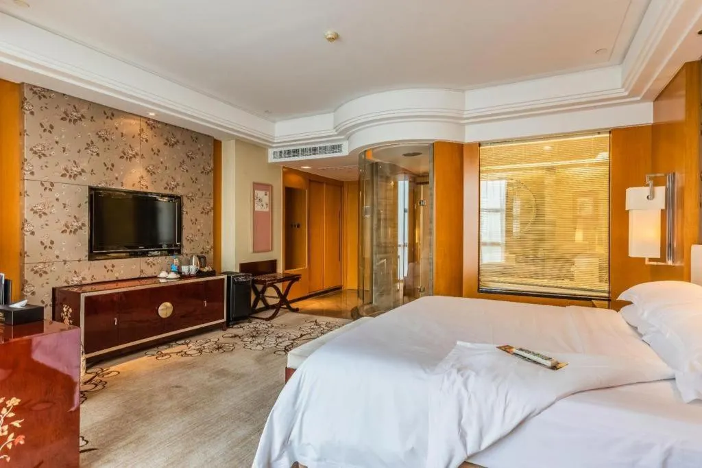 Bed in Zhangjiagang Zhonglian GDH International Hotel