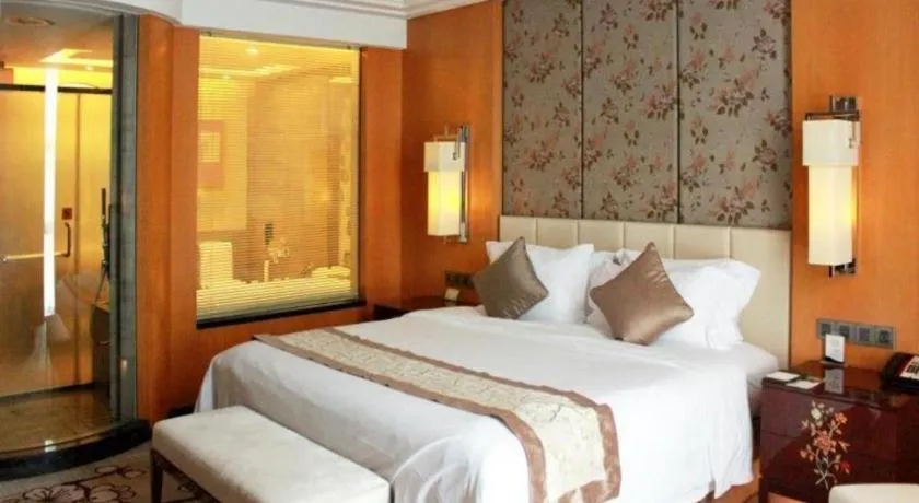 Bed in Zhangjiagang Zhonglian GDH International Hotel