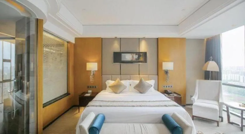 Bed in Zhangjiagang Zhonglian GDH International Hotel