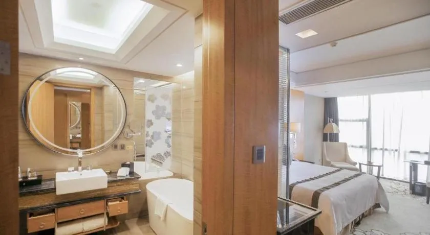 Bed in Zhangjiagang Zhonglian GDH International Hotel