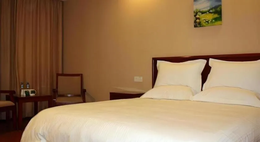 Bed in GreenTree Inn Shanghai Changxing Island Yuansha Fishing Port Hotel